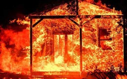 बाजुराको खापरमा आगलागी, तीन घर नष्ट