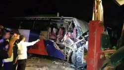 एकापसमा ठोक्किए चार सवारी साधन: एक जनाको मृत्यु, २२ घाइते