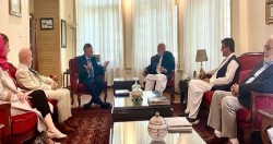 अफगानिस्तानका पूर्व राष्ट्रपति कारजाई र संयुक्त राष्ट्रसंघका प्रतिनिधि बीच भेट