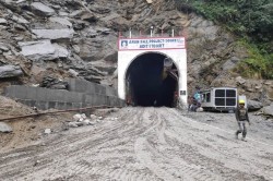 तलब नपाएपछि अरुण तेस्रो जलविद्युत् आयोजनाका कामदारद्वारा काम ठप्प