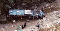 कपिलवस्तु बस दुर्घटना अपडेट: मृतक १० मध्ये तीनजनाको सनाखत, तीसजना घाइतेको परिचय खुल्यो