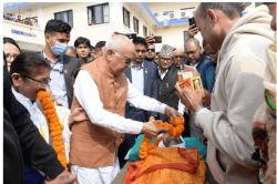 एमाले अध्यक्ष ओलीद्वारा पितालाई श्रद्धाञ्जली अर्पण