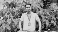 तीनकुने घटनामा ज्यान गुमाएका रजकको परिवारलाई एक लाख सहयोग