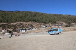 अब ढोरपाटनसम्मै बस 