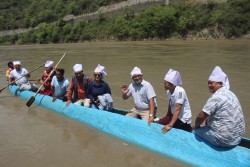 रामेछापको सेलेघाटमा  सम्पन्न तेस्रो डुङ्गा दौड प्रतियोगितामा सुनसरी प्रथम