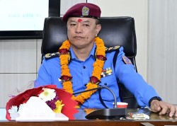 निवर्तमान आईजीपी खापुङलाई विदेश भ्रमण र उपत्यका छाड्न रोक