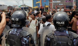 जेन–जी आन्दोलन : प्रधानमन्त्री ओलीको दमकस्थित घरमा ढुंगामुढा, नगरपालिका कार्यालयमा आगजनी