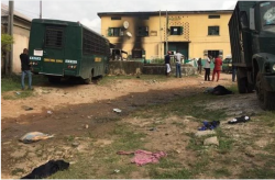 भारी वर्षाले जेलभवन भत्काएपछि भागे १०० बढी  कैदी