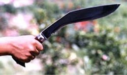 खुकुरी प्रहार गरेको अभियोगमा तीनजना पक्राउ