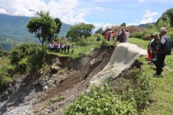 म्याग्दीको पात्लेखेत गाउँ पहिरोको जोखिममा