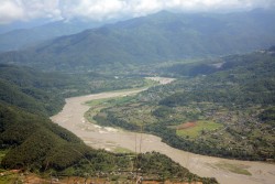 मादी नदीले बगाएका बालक दुई दिनदेखि बेपत्ता