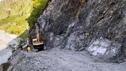  राप्ती लोकमार्गको थप सडक स्तरवृद्धि हुँदै