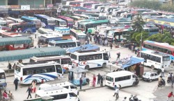 गोँगबुस्थित नयाँबसपार्कभित्र होटल सञ्चालन