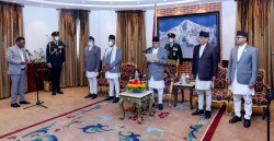 राष्ट्रपतिबाट नवनियुक्त मन्त्रीलाई  शपथ