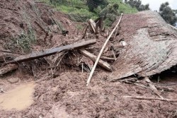 बागलुङमा पहिरोले घर पुरिँदा एक जनाको मृत्यु