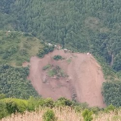 उर्लेनीमा पहिरो: स्थानान्तरणसँगै नदी कटान र खेत संरक्षणको माग