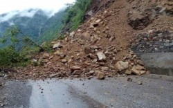  पहिरोले सुदूरपश्चिमका प्रमुख राजमार्ग अवरुद्ध