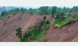 थापाठानामा पहिराले विद्यालय भवन पुरिएपछि पठनपाठनमा समस्या