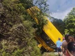 पोखरा स्कुल बस दुर्घटना अपडेट : आमा र छोराको मृत्यु, २८ जना घाइते