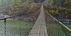 कमला नदीमा झोलुङ्गे पुल निर्माण गरिँदै