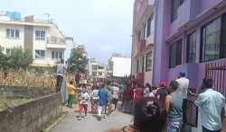 नैकापस्थित रमेश लेखकको निवासमा प्रदर्शनकारीद्वारा तोडफोड र आगजनी प्रयास