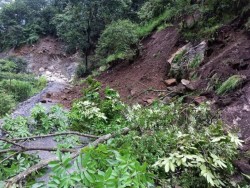 पहिराले  भुम्रे–हातेमालोचोक सडक अवरुद्ध