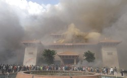 संसद भवन र सिंहदरबारमा जेनजी प्रदर्शनकारीद्वारा आगजनी