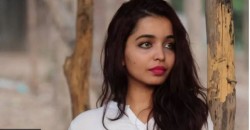 २४ वर्षीया यी युवती, जसले आफैसँग विवाह गर्दैछिन्