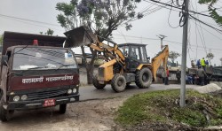 महानगरले हटायो सिहंदरबार अगाडिका अवैध संरचना