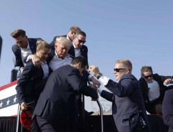 अमेरिकाका पूर्वराष्ट्रपति ट्रम्पमाथि गोली प्रहार