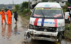 तनहुँमा माइक्रोबस दुर्घटना, एकको मृत्यु र १३ जना घाइते