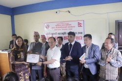  छोरीबुहारीलाई उच्च शिक्षामा छात्रवृत्ति दिँदै सूर्योदय