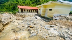 बाढीले विद्यालय भवनमा क्षति