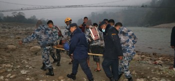 बसभित्र च्यापिएका घाइतेको पाँच घण्टापछि जीवितै उद्धार