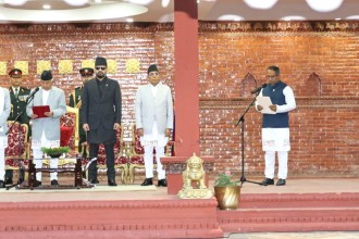 दीपक साहले लिए उद्योगमन्त्रीको शपथ