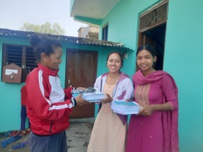 कानुन विषय अध्यन गर्दै थारू समुदायका छात्रा