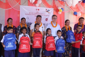 झापामा चिनियाँ राजदूतः ९०० विद्यार्थीलाई शैक्षिक सामाग्री तथा आर्थिक सहायता प्रदान