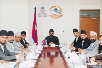 मन्त्रिपरिषद् बैठक जारी