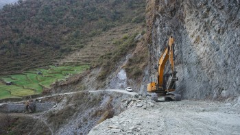 सालझण्डी–ढोरपाटन सडक : तीन पटक म्याद थप्दा ६० प्रतिशत काम