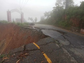  वर्षाले सडक भासिँदा ढुङ्गागाढे–खाब्दी भञ्ज्याङ सडक अवरुद्ध