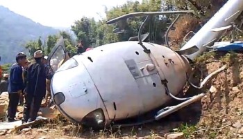 अवतरणका क्रममा एयर डाइनेस्टीको हेलिकप्टर दुर्घटना