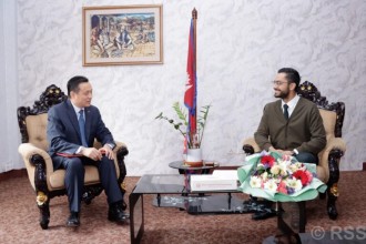 शिक्षामन्त्री पोखरेलसँग चिनियाँ राजदूतको शिष्टाचार भेटवार्ता