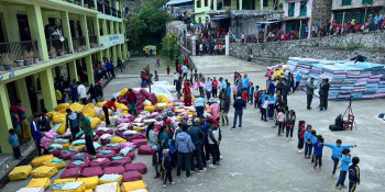 निसीखोलाका दुई हजारभन्दा बढी विपन्न बालबालिकालाई कपडा वितरण