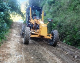 पाँच वर्षमा छ पटक ठेक्का म्याद थपेपछि कालोपत्र गरिँदै