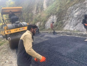 मध्यपहाडी लोकमार्गः हरिचोक–याम्दीखण्ड कालोपत्र गरिँदै