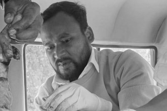  गुडिरहेको एम्बुलेन्सभित्रै चिकित्सकले उपचार गरेपछि...