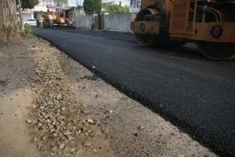 सेखुवा–चखेवाभञ्ज्याङ सडकमा गुणस्तरहीन निर्माण सामग्री प्रयोग