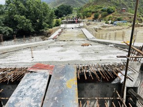  तामाकोसी नदीमा निर्माणाधीन पुलको स्पान भाँचियो