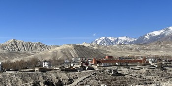 बाजुराको उच्च भेगमा वर्षात्संगै हिमपात हुँदा किसान खुसी