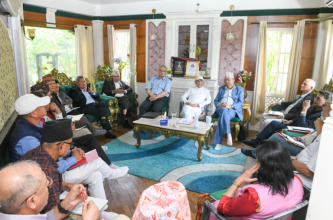 एमाले सचिवालय बैठक आज पनि, ओलीलाई नेतृत्व हस्तान्तरणको दबाब बढ्दै
